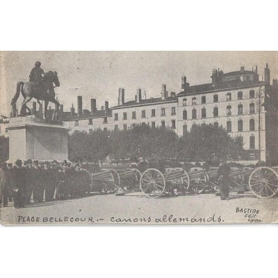 Lyon - Place Bellecour - Canons Allemands 